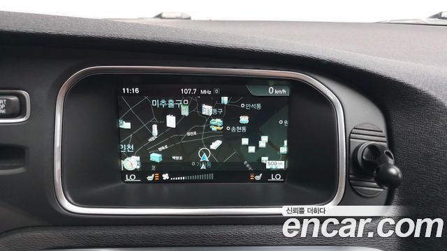 Volvo V40 2016 — photo 20