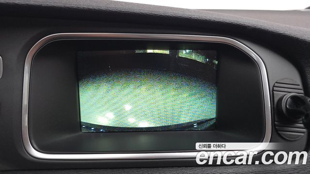 Volvo V40 2016 — photo 21