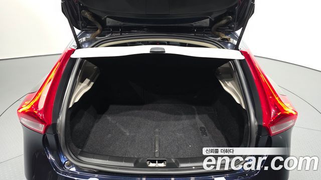 Volvo V40 2016 — photo 26