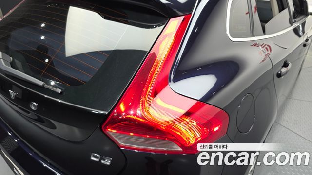 Volvo V40 2016 — photo 9