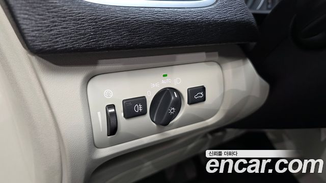 Volvo V40 2016 — photo 29