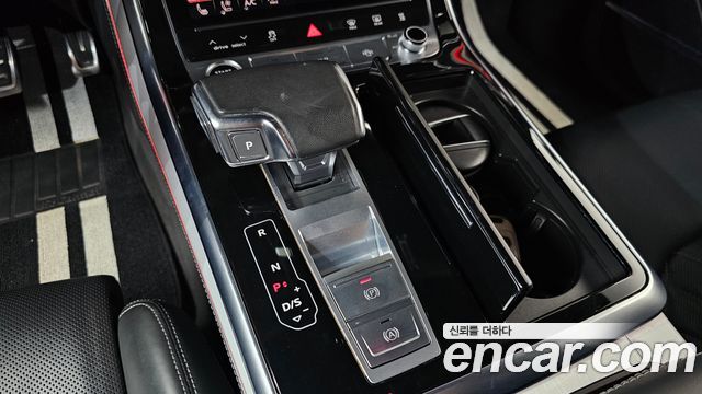 Audi Q8 2023 — photo 9