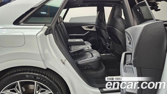 Audi Q8 2023 — photo 11