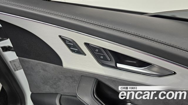Audi Q8 2023 — photo 17