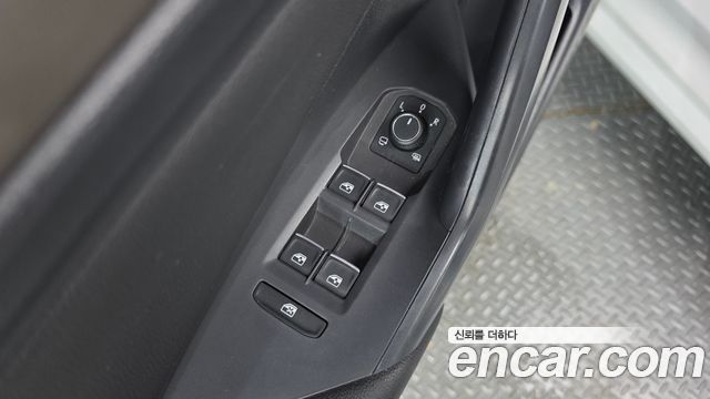 Volkswagen Jetta 2021 — photo 17
