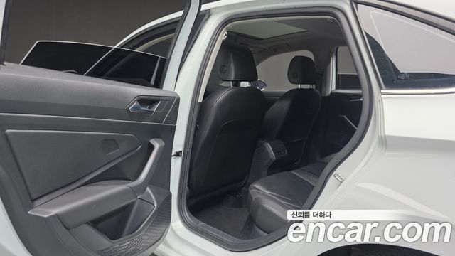 Volkswagen Jetta 2021 — photo 22