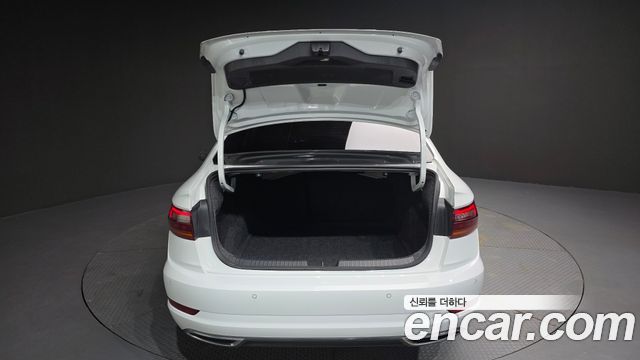 Volkswagen Jetta 2021 — photo 25