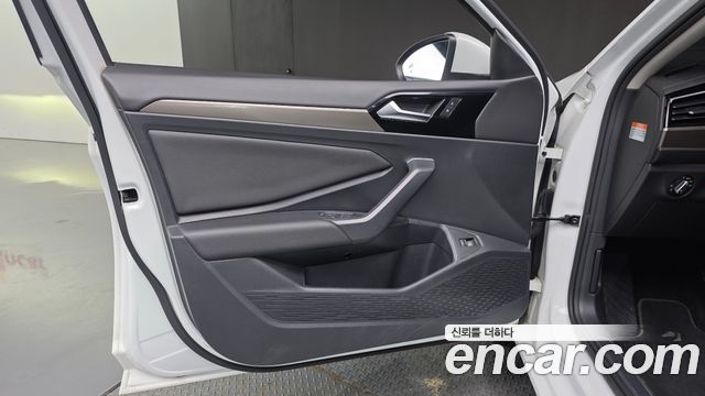 Volkswagen Jetta 2021 — photo 14