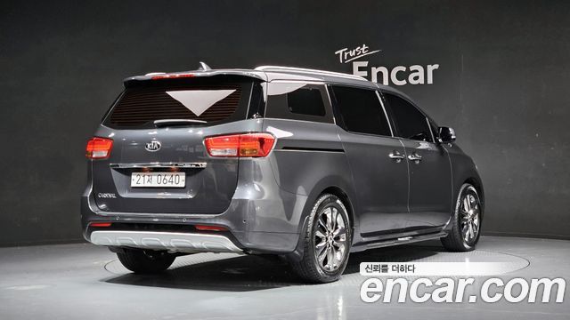 Kia Canival 2017 — photo 2