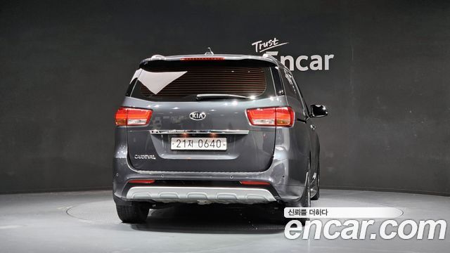 Kia Canival 2017 — photo 4