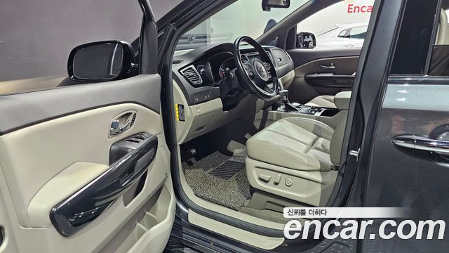 Kia Canival 2017 — photo 13