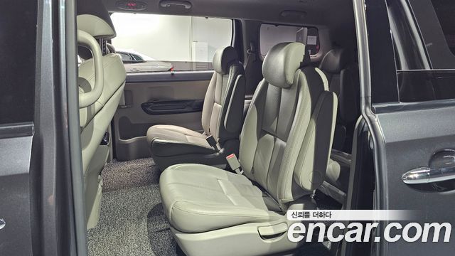 Kia Canival 2017 — photo 17