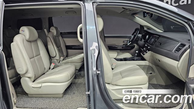 Kia Canival 2017 — photo 18