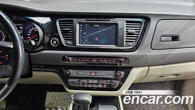 Kia Canival 2017 — photo 19