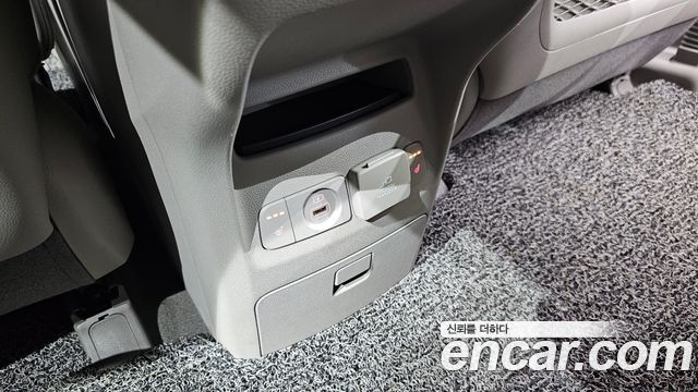 Kia Canival 2017 — photo 23