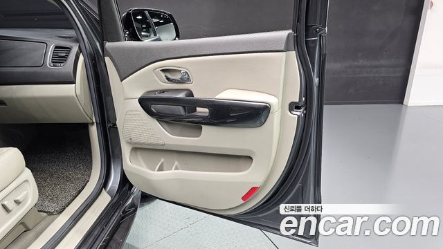 Kia Canival 2017 — photo 14