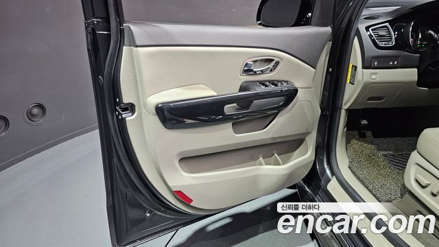 Kia Canival 2017 — photo 15