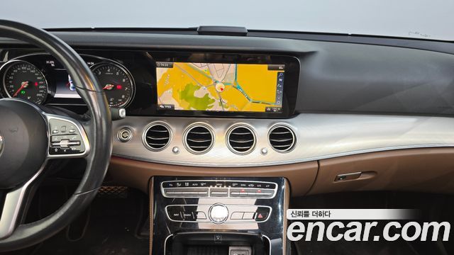 Mercedes-Benz E-Class 2019 — photo 13