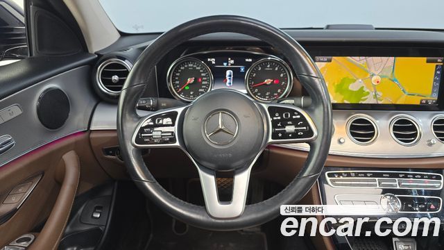 Mercedes-Benz E-Class 2019 — photo 14