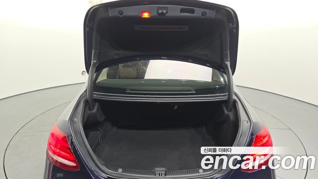 Mercedes-Benz E-Class 2019 — photo 17