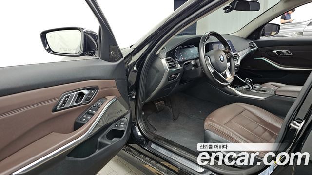BMW 3-Series 2020 — photo 10