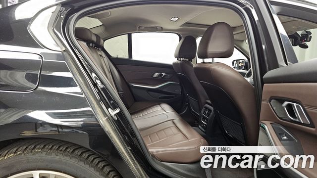 BMW 3-Series 2020 — photo 12