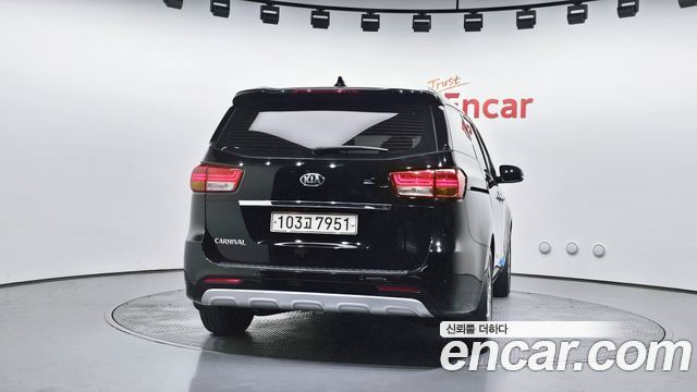 Kia Canival 2018 — photo 4