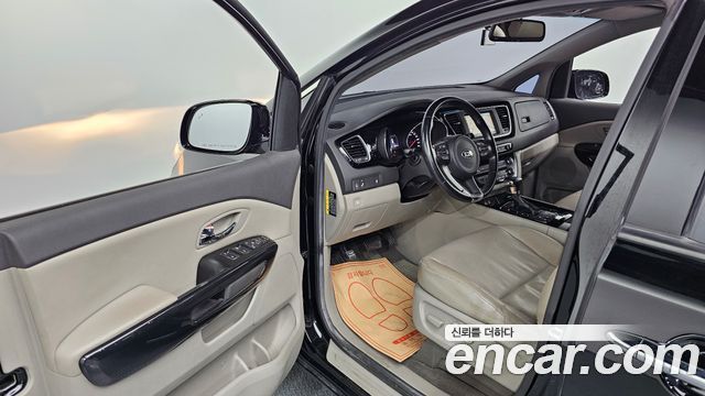 Kia Canival 2018 — photo 10