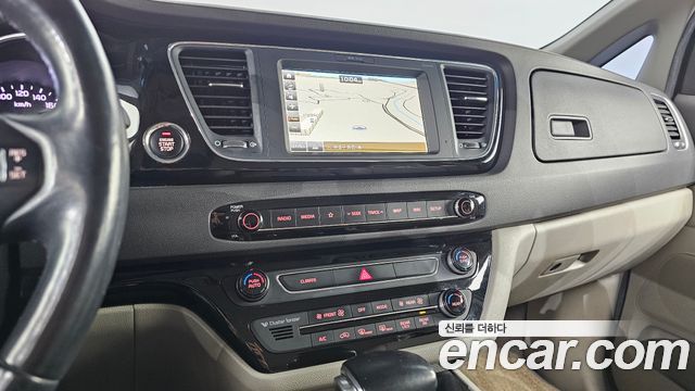 Kia Canival 2018 — photo 12