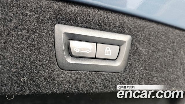 BMW 8-Series 2021 — photo 27