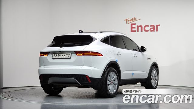 Jaguar E-PACE 2020 — photo 2
