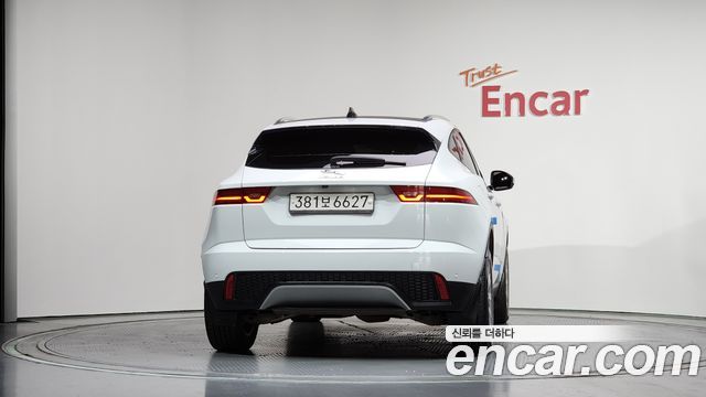 Jaguar E-PACE 2020 — photo 4