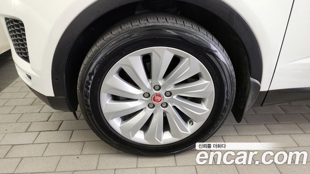 Jaguar E-PACE 2020 — photo 5