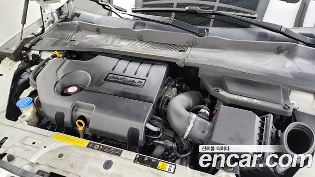 Jaguar E-PACE 2020 — photo 6