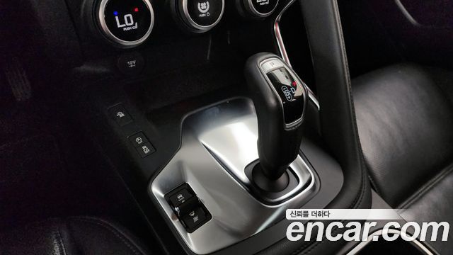 Jaguar E-PACE 2020 — photo 9