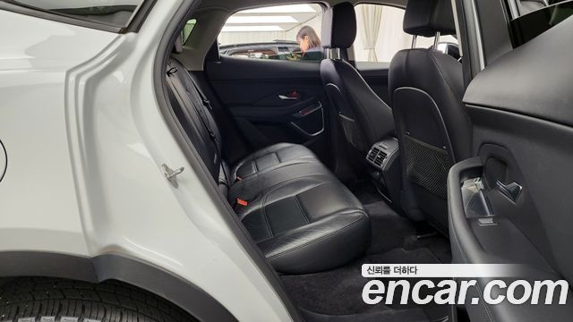 Jaguar E-PACE 2020 — photo 12