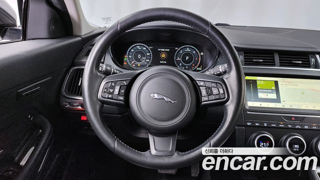 Jaguar E-PACE 2020 — photo 13