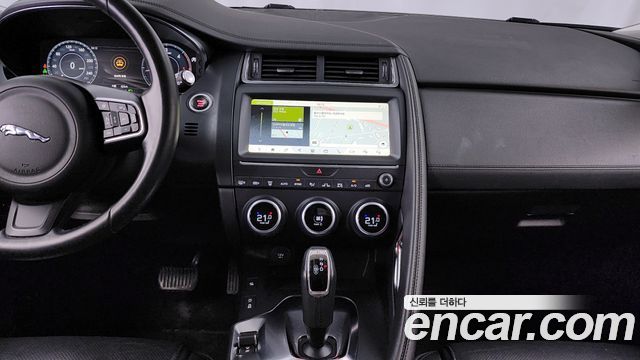 Jaguar E-PACE 2020 — photo 14