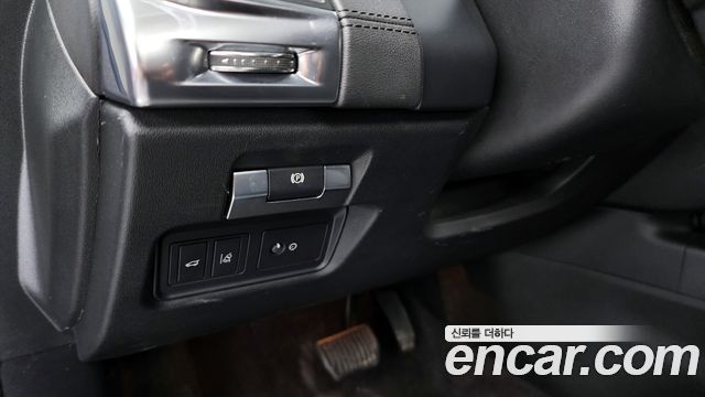 Jaguar E-PACE 2020 — photo 16