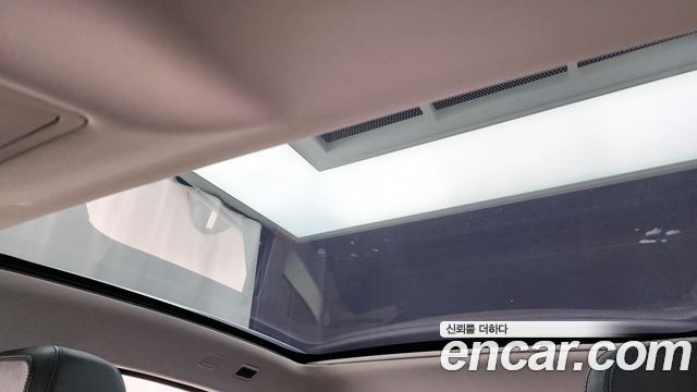 Jaguar E-PACE 2020 — photo 18