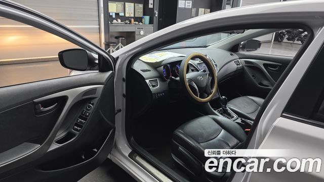 Hyundai AVANTE 2015 — photo 10