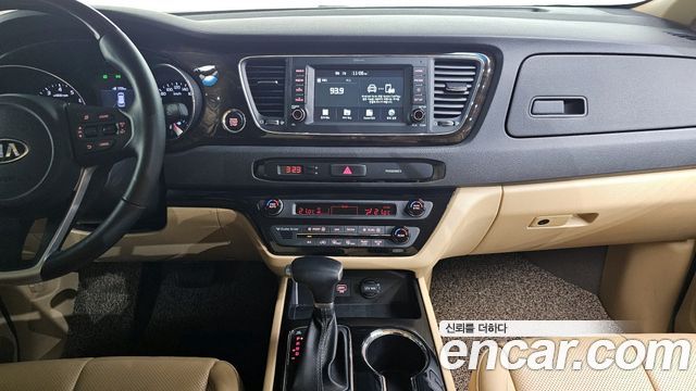 Kia Canival 2020 — photo 19