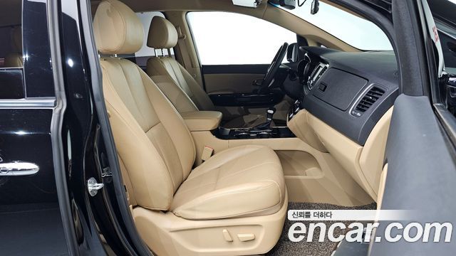 Kia Canival 2020 — photo 16