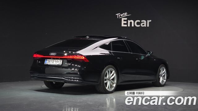 Audi A7 2023 — photo 2