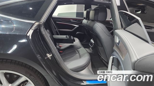 Audi A7 2023 — photo 17