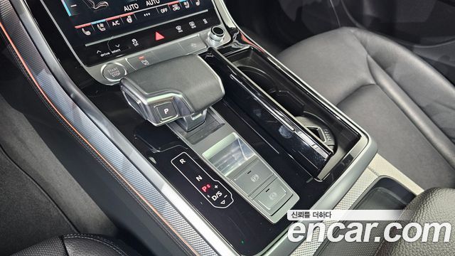 Audi Q8 2020 — photo 9