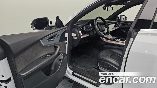 Audi Q8 2020 — photo 10