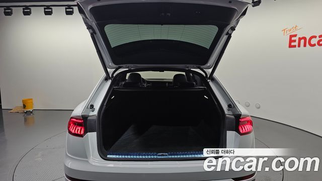 Audi Q8 2020 — photo 20