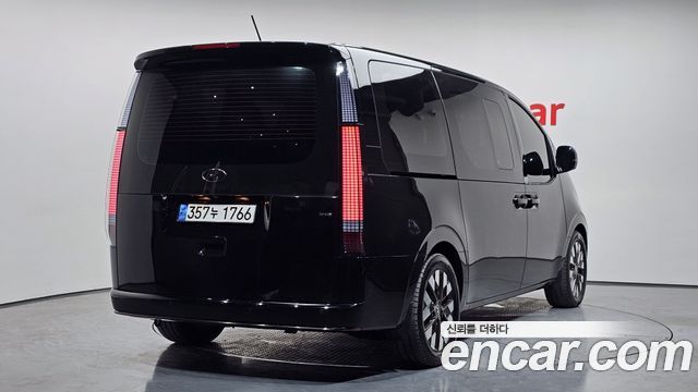 Hyundai Staria 2022 — photo 2