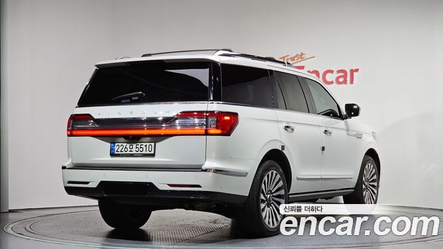 Lincoln Navigator 2021 — photo 2